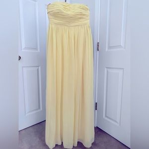 Elegant flowy light yellow dress for all occasions